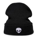 Vinterhue med alienprint 9