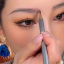 Voděodolná dřevěná tužka na obočí 18,5 x 0,8 cm 3,8 g s klínovým hrotem ve 3 přírodních odstínech pro vykreslení a tvarování obočí 4