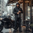 Waterdichte motoroutfit Jas met capuchon en broek Unisex Materiaal PU en TPU Zwart met witte strepen Motorregenjas 11