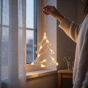 Weihnachtliches Hängendes LED Licht Tannenbaum 20 x 16 cm Mit AAA Batterien Und Saugnapf Leuchtender Weihnachtsbaum Warmweiß Für Fenster Türen 2