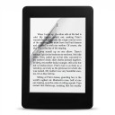 Witte flipcase 6 inch voor Kindle 10e generatie 2019 met illustratie van een slapende witte vos in herfstbladeren en met handriem en folie 6