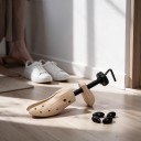 Wooden Shoe Stretcher 1 pc for One Shoe Size S EU 34–38 Expansion and Lengthening of Footwear with Pads for Pressure Points and Bunions 3