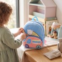 Zainetto per bambini azzurro chiaro 26 x 24 x 10 cm con un'auto gelataia rosa e un cono gelato con due tasche con zip e spallacci rosa 5