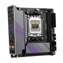 Základní deska 17 x 17 cm ITX s paticí AM5 a čipsetem B650 pro AMD Ryzen 7000 s DDR5 až 96 GB 2x M.2 NVMe PCIe 4.0 a 2,5Gb LAN černá 7