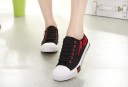 Zapatillas de mujer con estampado de labios J2422 5
