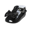 Zapatillas de piel charol para niña 13