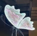 Závesný motýlí LED luster s krajkovými krídlami rozpätia 100 cm, kov a krajka, vstavaná LED svadobná dekorácia do hotelovej haly a sálu 6