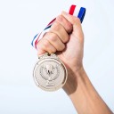 Zestaw 5 Sportowych Medali do Zawodów z Pucharem i Kłosami Średnica 5 cm Stop Zinkowy z Trikolorowymi Wstążkami dla Dzieci i Wydarzeń Szkolnych 9
