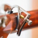 Zinkový kapodastr pro akustickou a elektrickou kytaru Silný pružinový mechanismus Kovová konstrukce Univerzální přítlačný klip 2