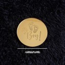 Zlatý dekorační žeton 4,95 cm s gravírováním Je to kluk Oznámení pohlaví dítěte Dětská oslava Výzdoba na baby party 2