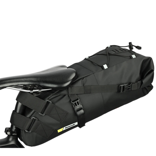Vattentät cykelsadelväska 10 l 61×30×13 cm Svart cykelväska med stor kapacitet och reflexdetaljer Sadelväska för långa resor
