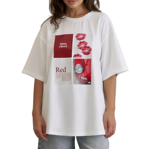 Vit dam-t-shirt med läppstift och biltryck Lös passform Bekväm t-shirt Mon chéri Streetwear Snygg t-shirt med rött motiv