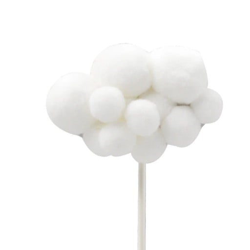 Vit tårtdekoration med molnmotiv. Fluffig skumdesign för födelsedagstårta för barn och vuxna.