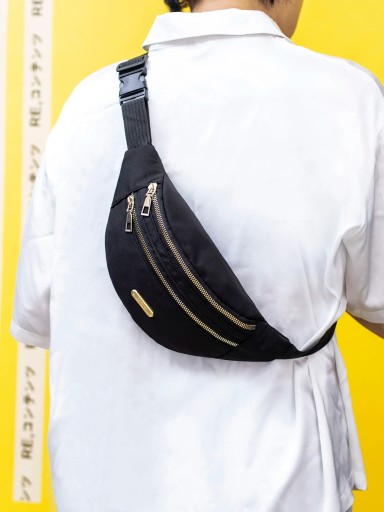 Magväska i nylon med regnbågseffekt, 31 cm - innerficka med dragkedja, bakficka, justerbar rem