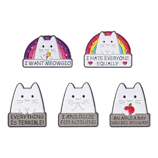 Set med 5 st emaljerade pins med kattmotiv och texter