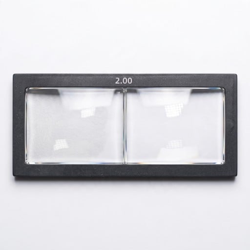 Lupa dioptrica para capacete de soldadura 2 dioptrias Dimensões 11 x 5,5 cm Espessura 3 mm Vidro Moldura preta Para soldadura precisa