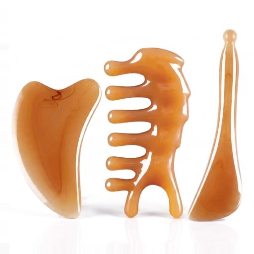 Ensemble gua sha, plaque de massage, peigne et bâton en résine Outils manuels aux bords arrondis Couleur ambre Pour le massage du visage et de la tête
