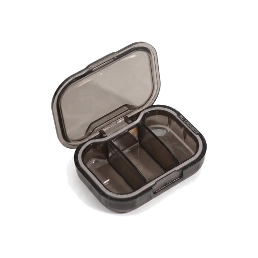 Mini pudełko na leki z 3 przegródkami 7 x 5 x 2,6 cm Przezroczysty plastik Zawiasowe wieczko Kieszonkowe etui na tabletki