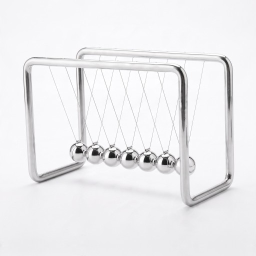 Newton's Pendulum Fritstående metalramme 18 x 9 x 13 cm 7 metalbold Stål Borddekoration til kontoret og til undervisning i fysik