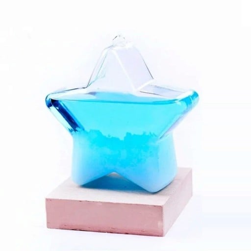 Bouřkové sklo Storm Glass ve tvaru hvězdy 10 x 10 cm Skleněný barometr s krystaly na dřevěném podstavci Dekorace na stůl
