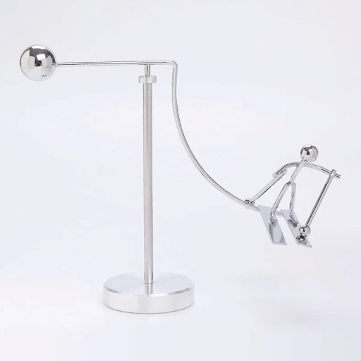 Balanziertes Pendel mit Skifahrer und Metallkugel 18,5 x 13 cm Silberne kinetische Dekoration für den Schreibtisch im Büro und Wohnzimmer