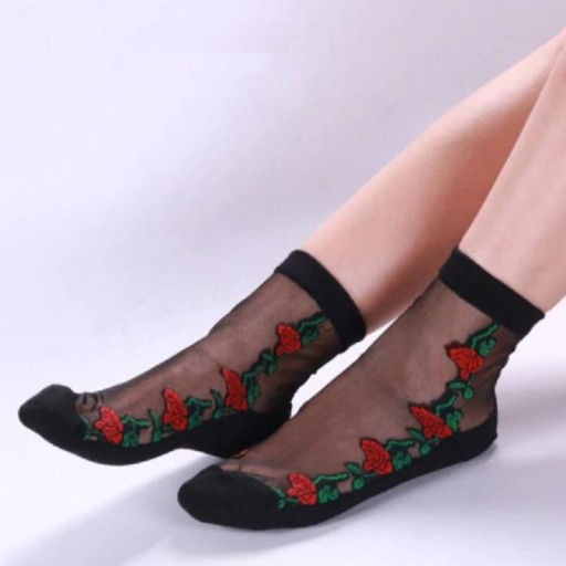 Damstrumpor i nylon med rosor