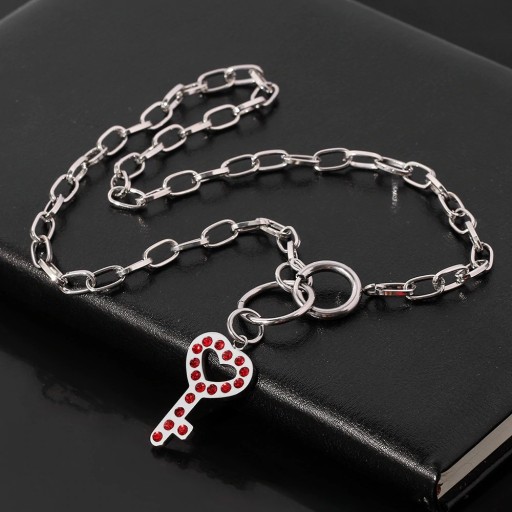 Kvinnors massivt halsband med nyckel