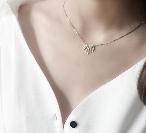 Damhalsband med hänge G653