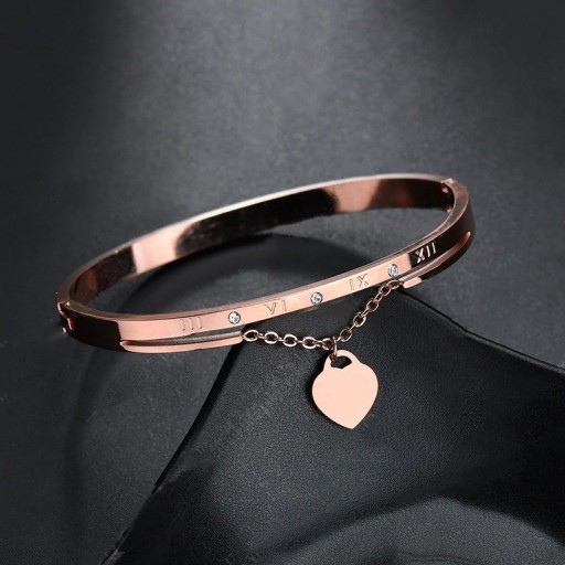 Damarmband med romerska siffror och hjärtan