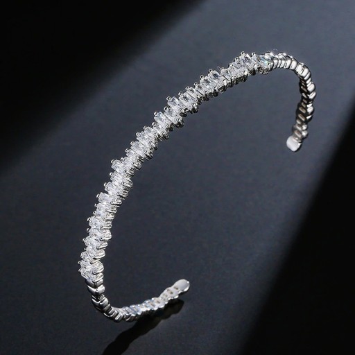 Öppna armband för kvinnor med zirkoner