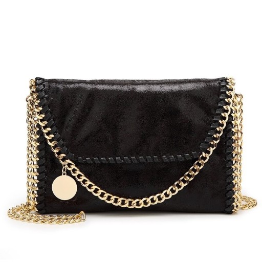 Dam svart crossbody väska med guldkedjestropp Kanter och lock kantade med kedja Rund hänge PU läder och polyester 29 x 19 x 7 cm