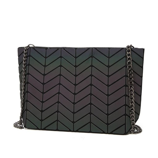 Dams crossbody-väska med geometriskt zigzag-mönster Mörk med skiftande lyster Metallkedja PU-läder och polyester 28 x 17,5 x 7 cm