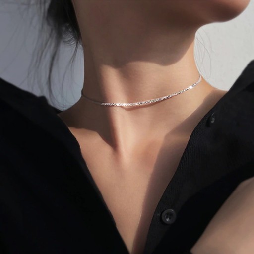 Stickat halsband för kvinnor