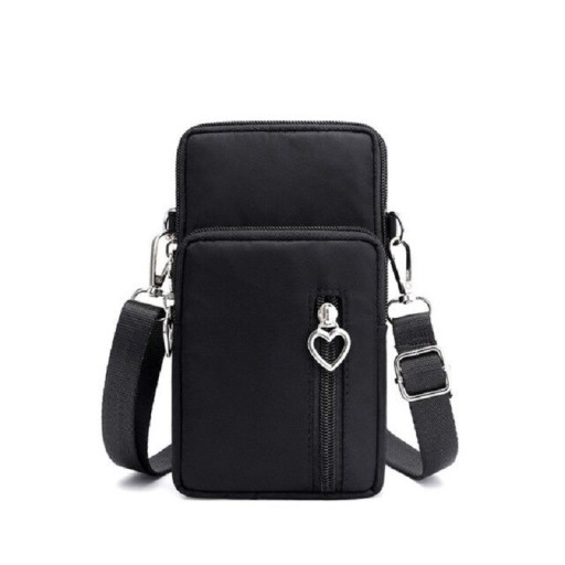 Dam liten crossbody-väska i höjdformat Framficka med dragkedja och hjärta Bred justerbar rem Nylon och polyester 18 x 9 x 5 cm