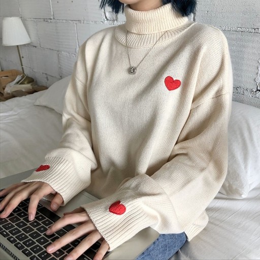 Kvinnors turtleneck med hjärtan
