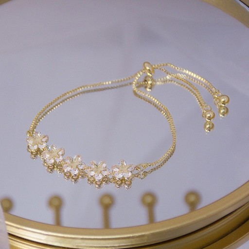 Damarmband med blommor