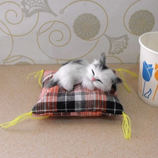 Dekorativ kudde med en katt