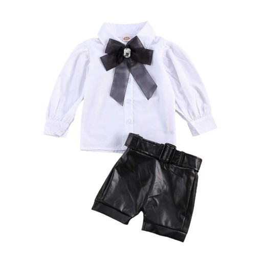 Tjejblus och lädershorts