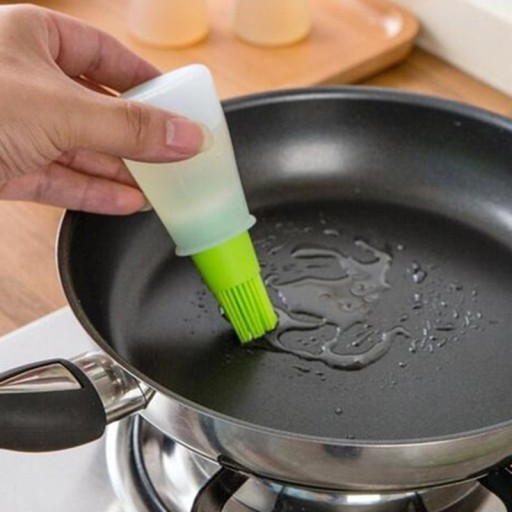 Grillborste med oljebehållare