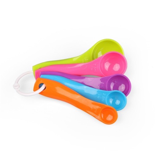 5 st färgade plastmått