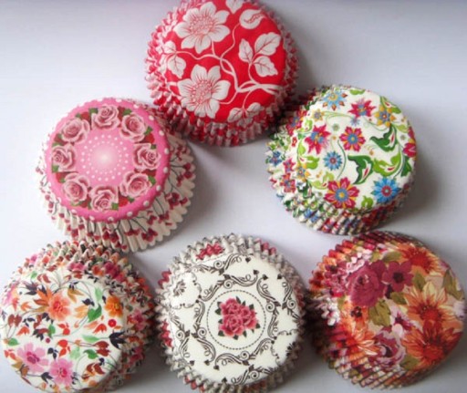 50 buc Cupcakes pentru brioșe model floral