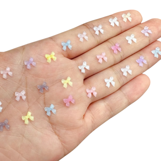 50 ks Průhledné mašle na nehty 6x6 mm 3D barevné pryskyřičné stuhy Zdobení nehtů Iridescentní efekt DIY dekorace nehty a doplňky