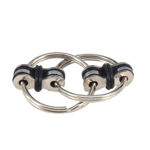 Antistressringar för nycklar kopplade med metalliska länkar Handhållna leksaker för att snurra med fingrarna och koppla av Mått 5,5 x 2,8 cm