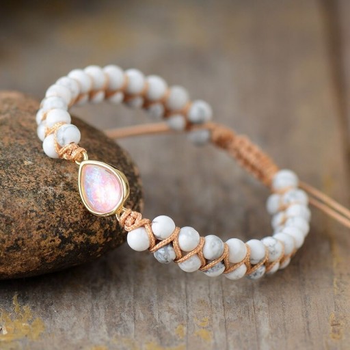 Flätat armband i natursten