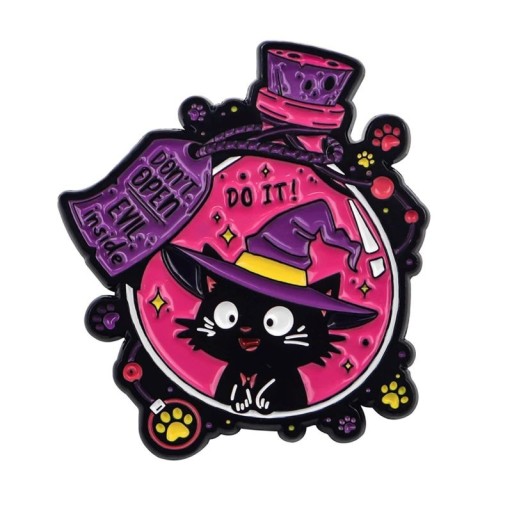 Abzeichen schwarze Katze mit Hut und Flasche ca. 3,3 x 3,1 cm farbiger Pin mit Aufschrift und tierischem Motiv für Rucksack Bekleidungszubehör