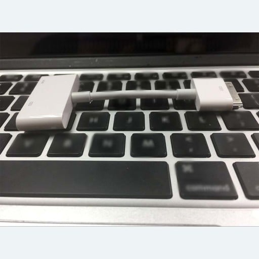 Adapter 30-pins naar HDMI voor Apple-apparaten met 30-pins connector HDMI-aansluiting en een andere 30-pins aansluiting Korte kabel Witte uitvoering