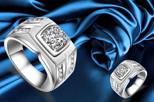 Anel masculino com zircão