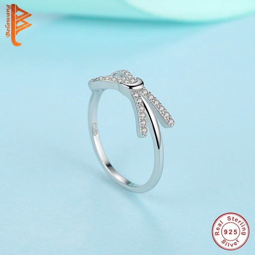 Anel prateado feminino