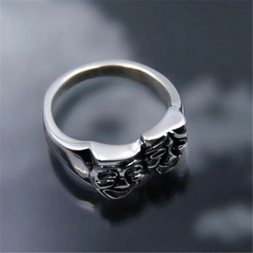 Anello con maschere