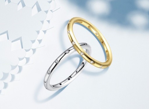 Anello d'argento con zirconia J1612